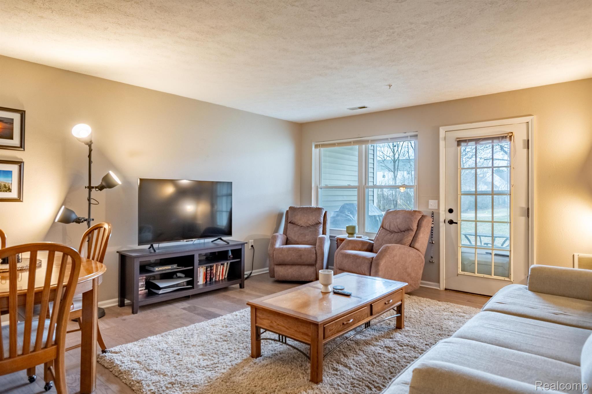 1563 OAKFIELD Drive