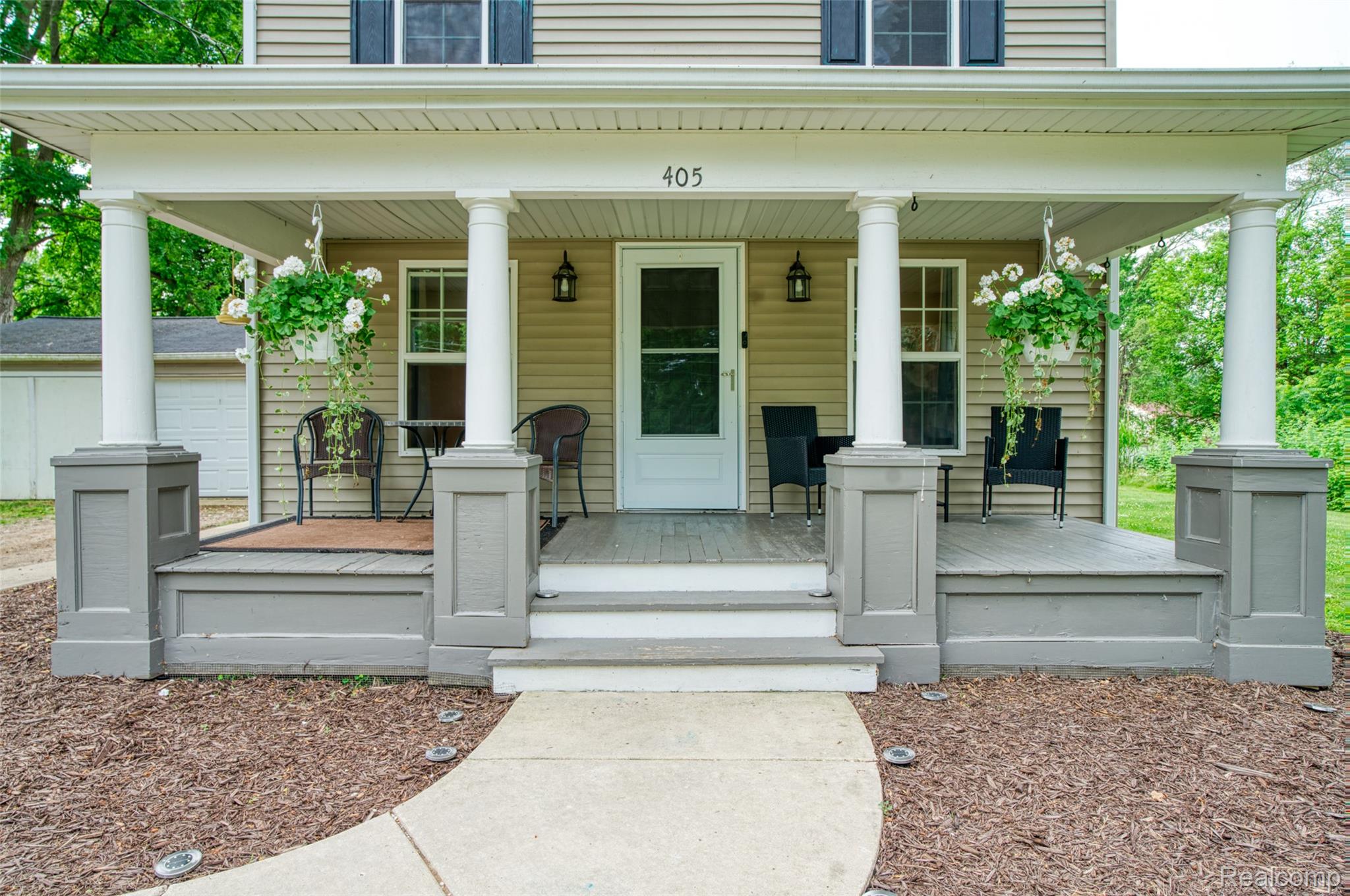 405 Garden Lane