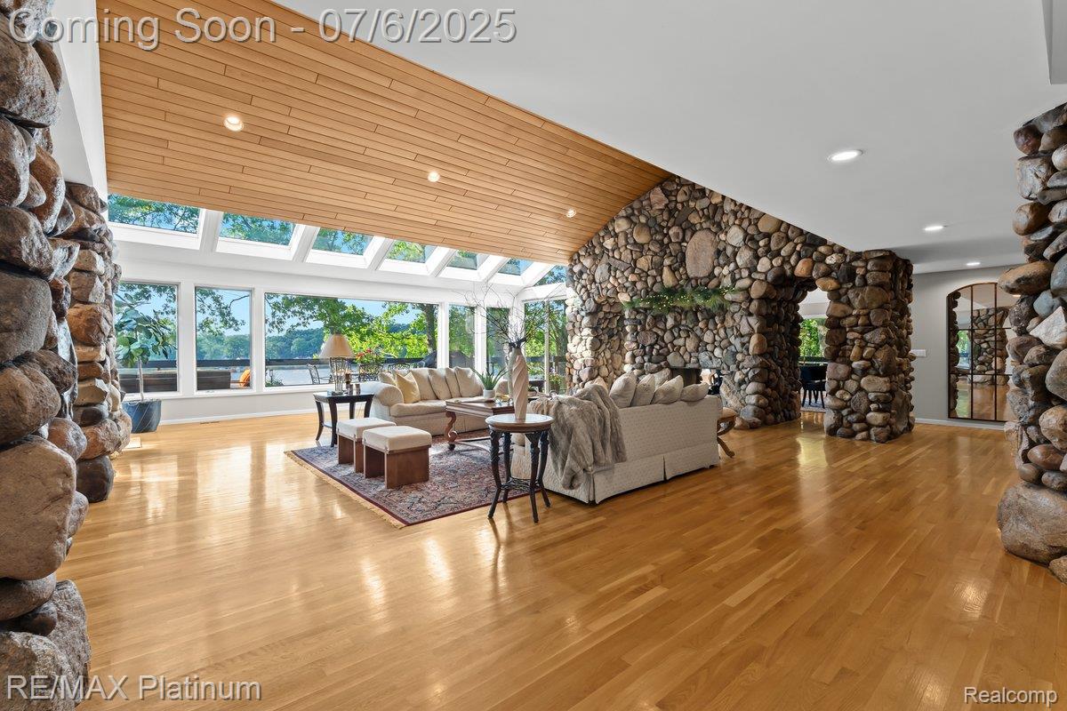 2095 Brighton Shores Trail