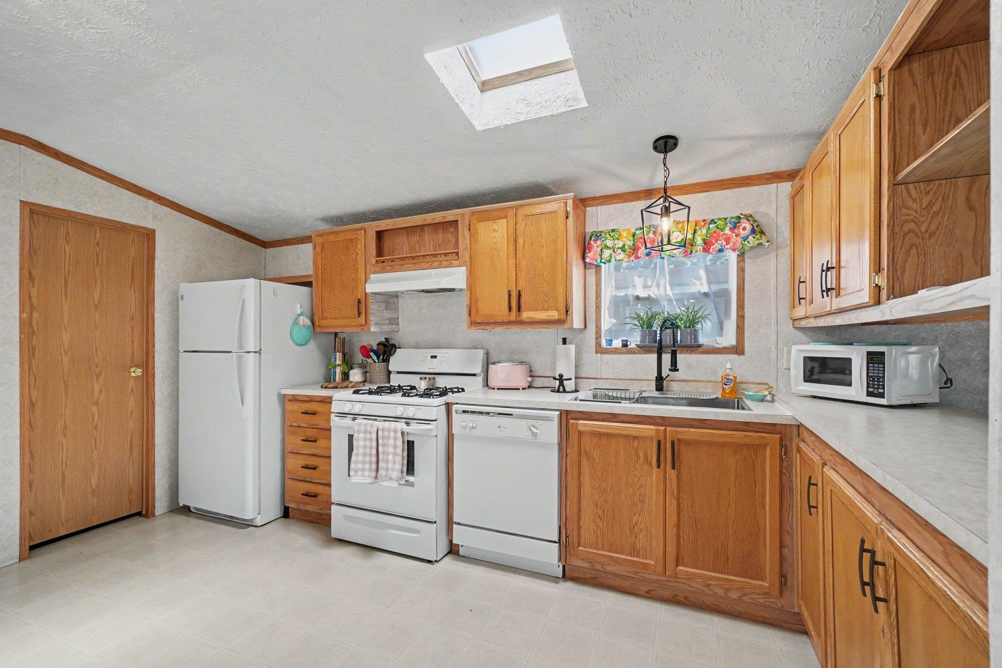 5232 E Broadway