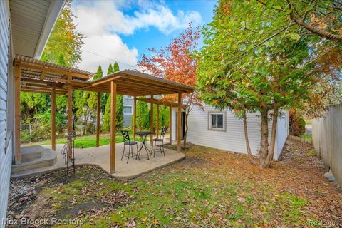Photo of 3087 Brock Street, Keego Harbor City, MI 48320 (MLS # 20251049004) Photo of 3087 Brock Street, Keego Harbor City, MI 48320 (MLS # 20251049004)