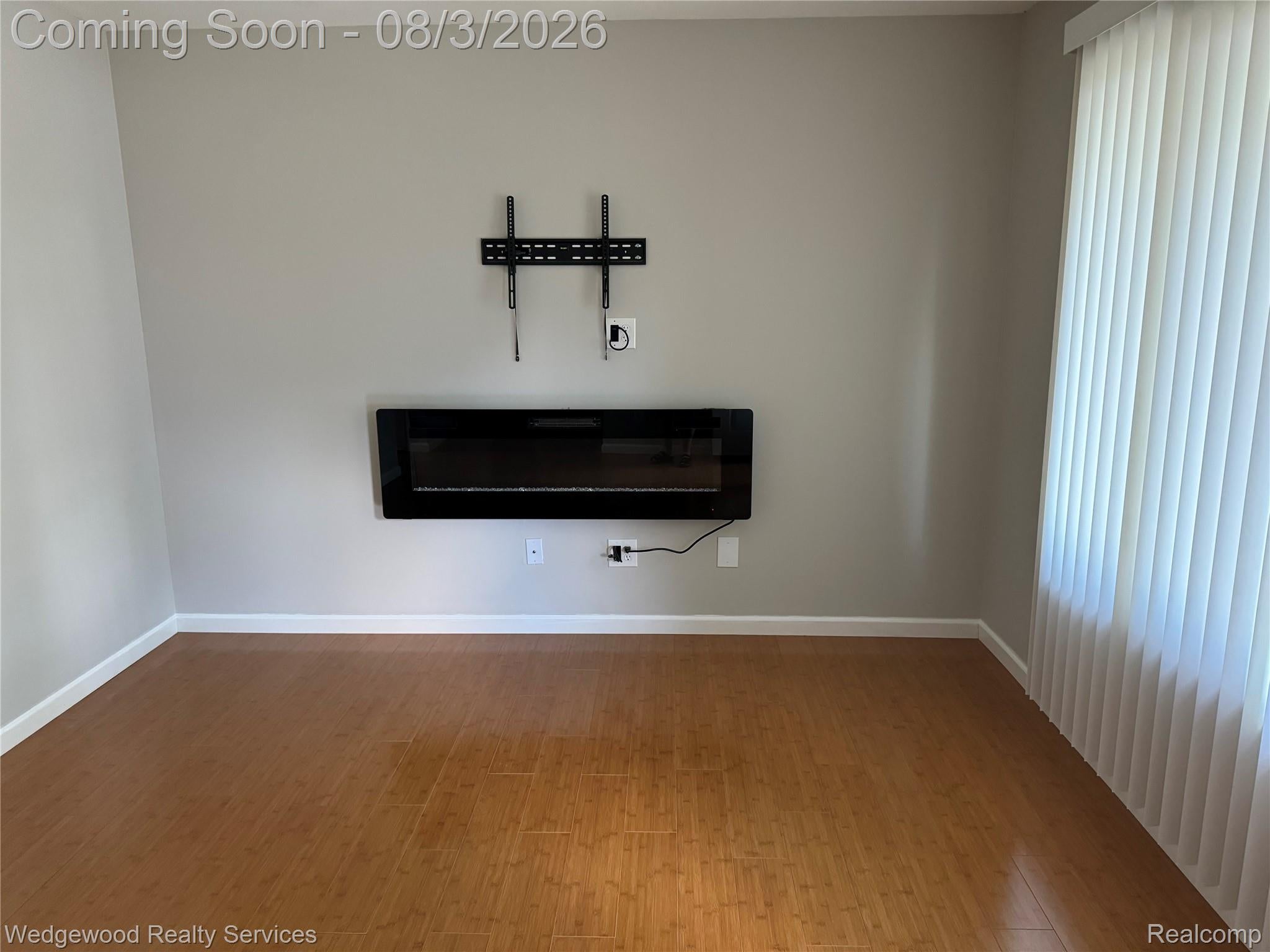 384 HILLCREST Court