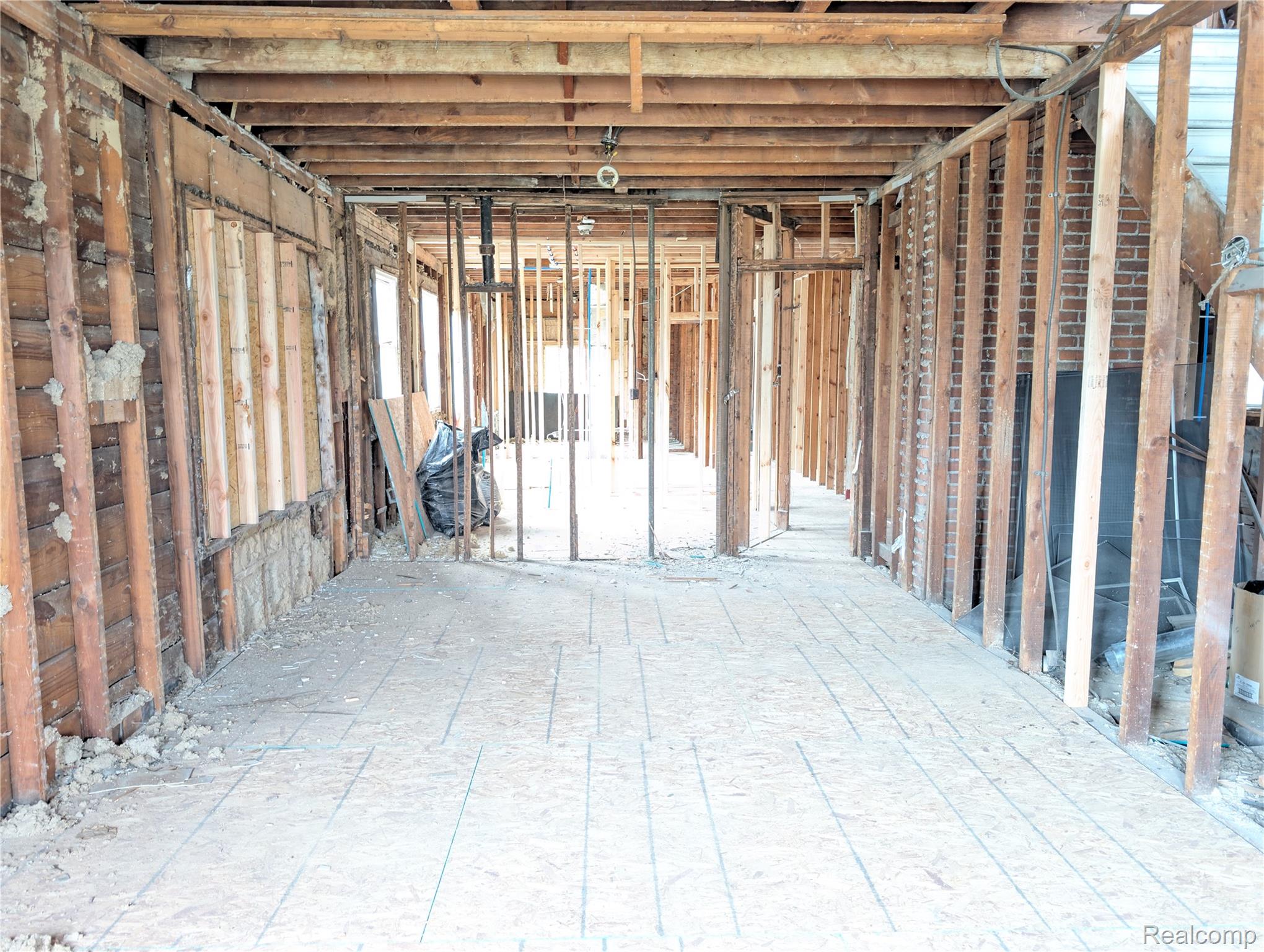 2547 ELMHURST Street