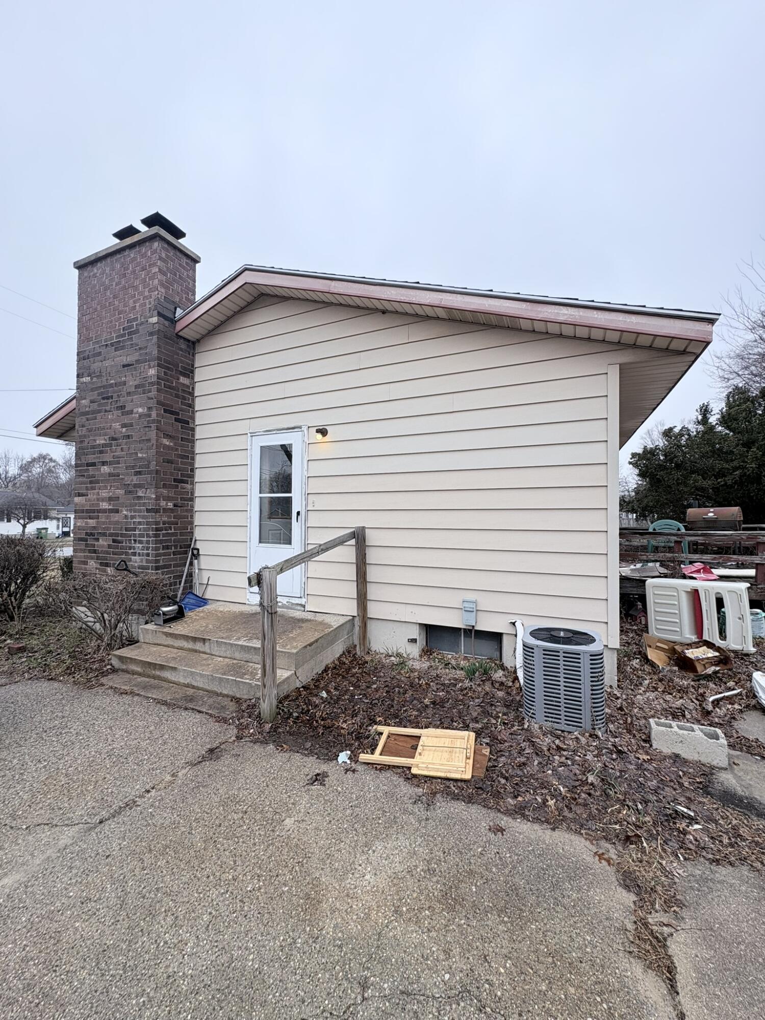 5682 Madison Avenue SE