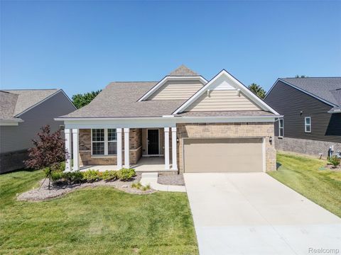 38731 Chasewood Court Farmington Hills City MI 48335