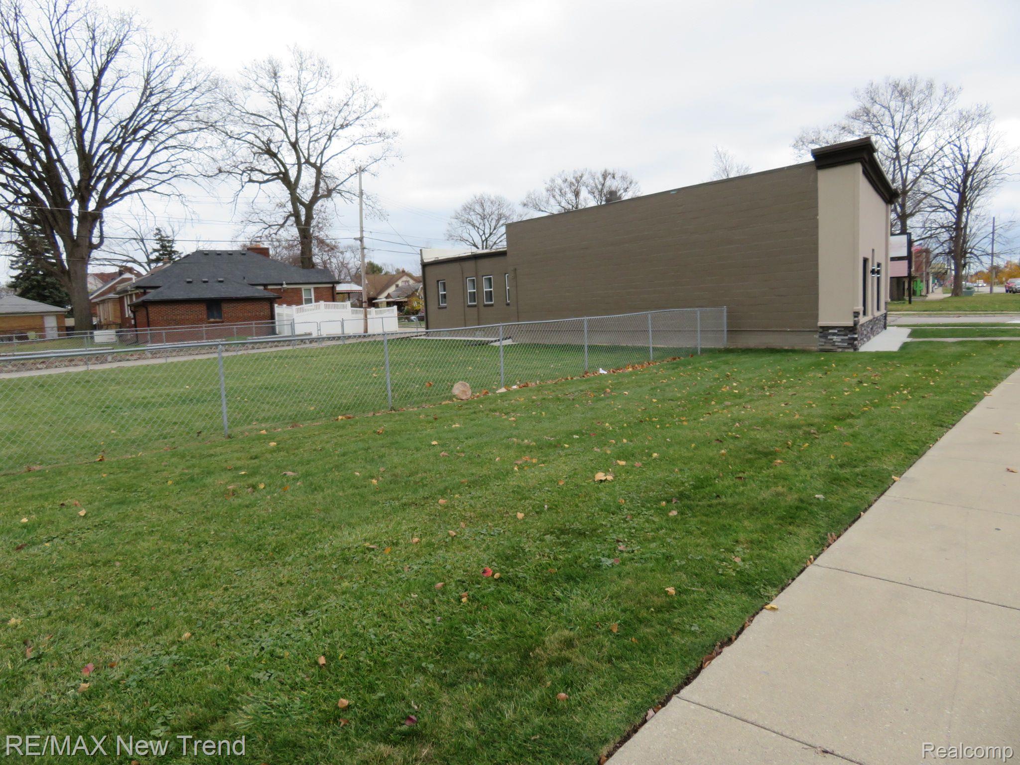 2827 FORT Street