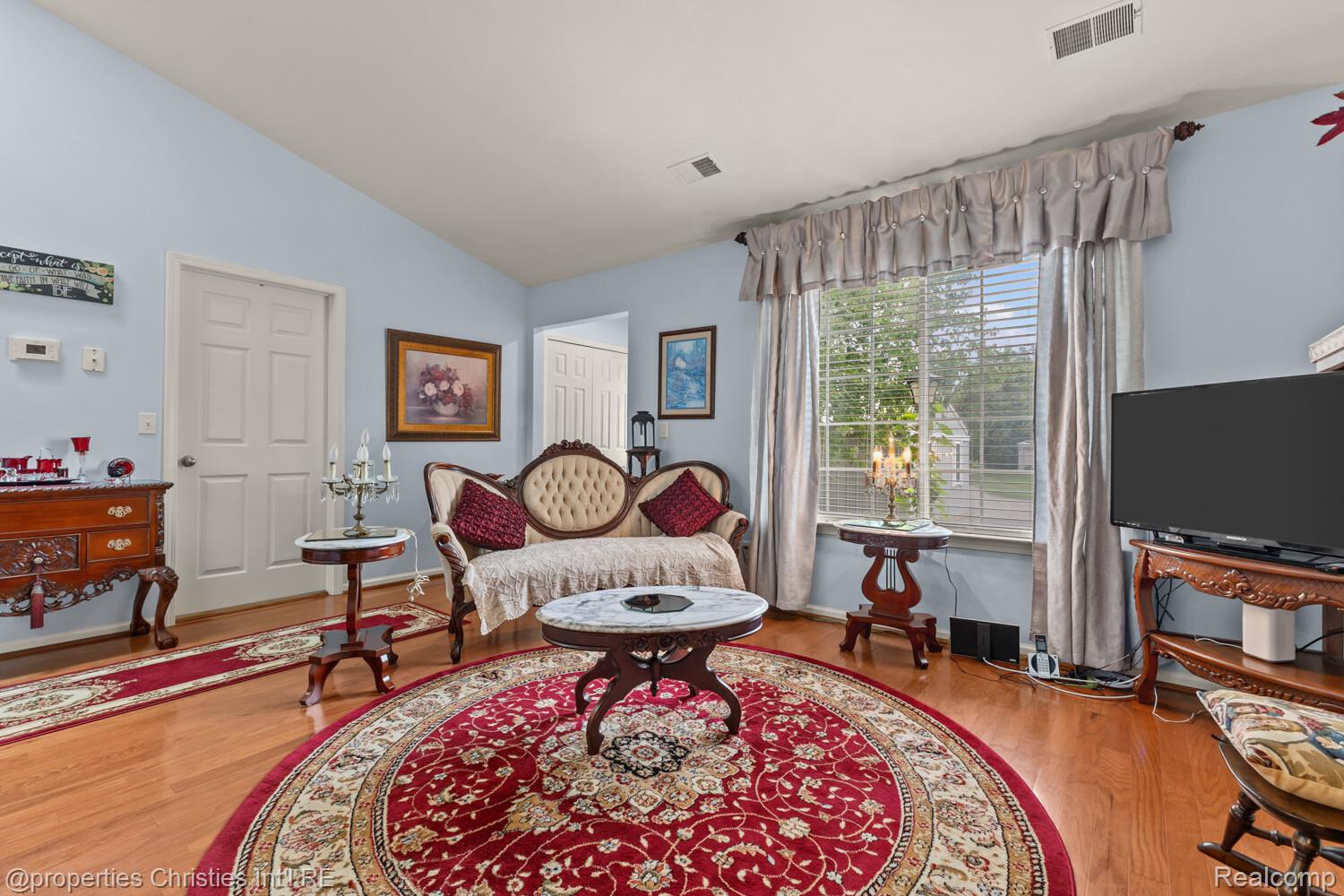 323 Countryside Court