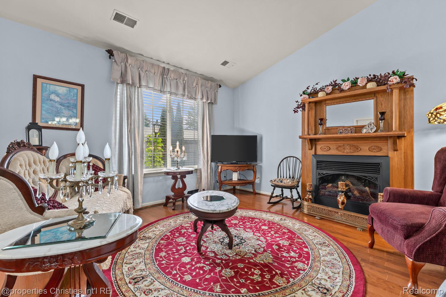 323 Countryside Court
