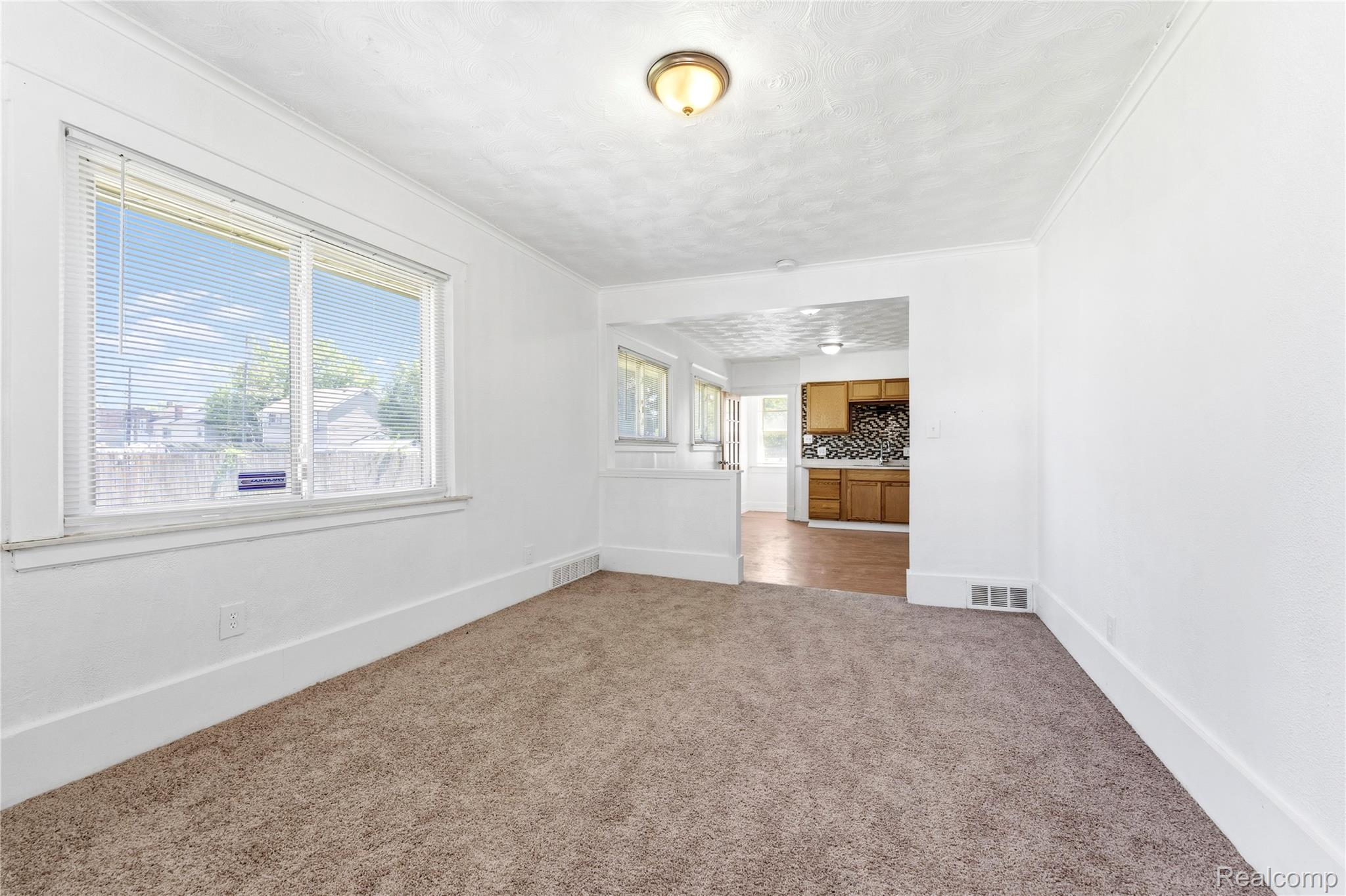 23 W Broadway Street