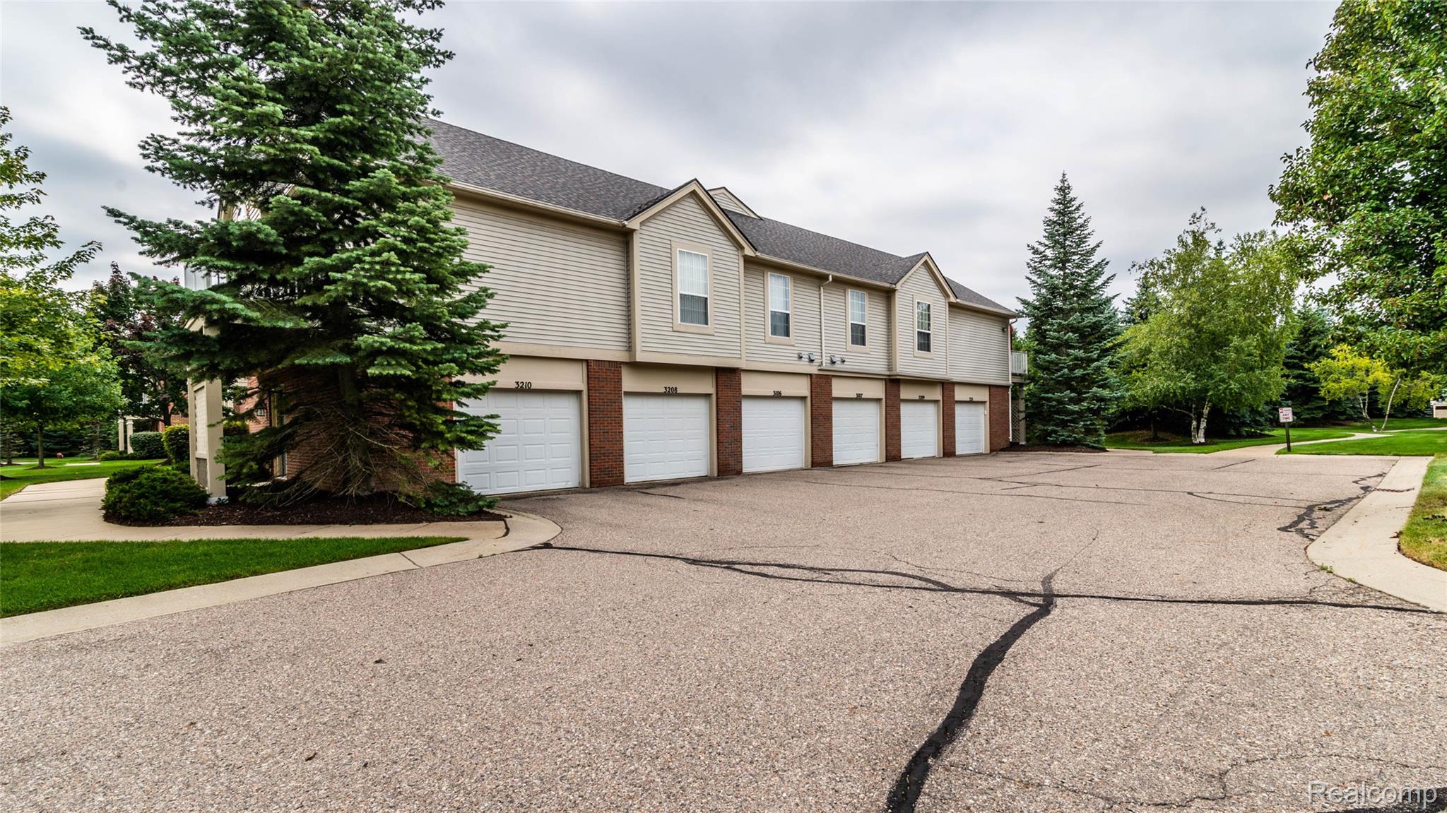 3106 Chesapeake Circle