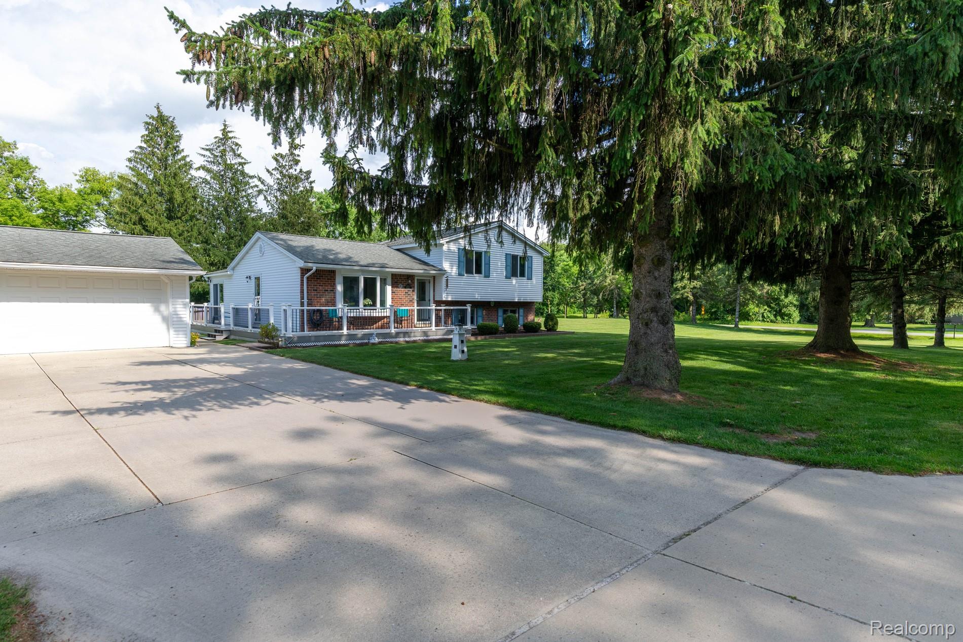 9026 Woodside Road