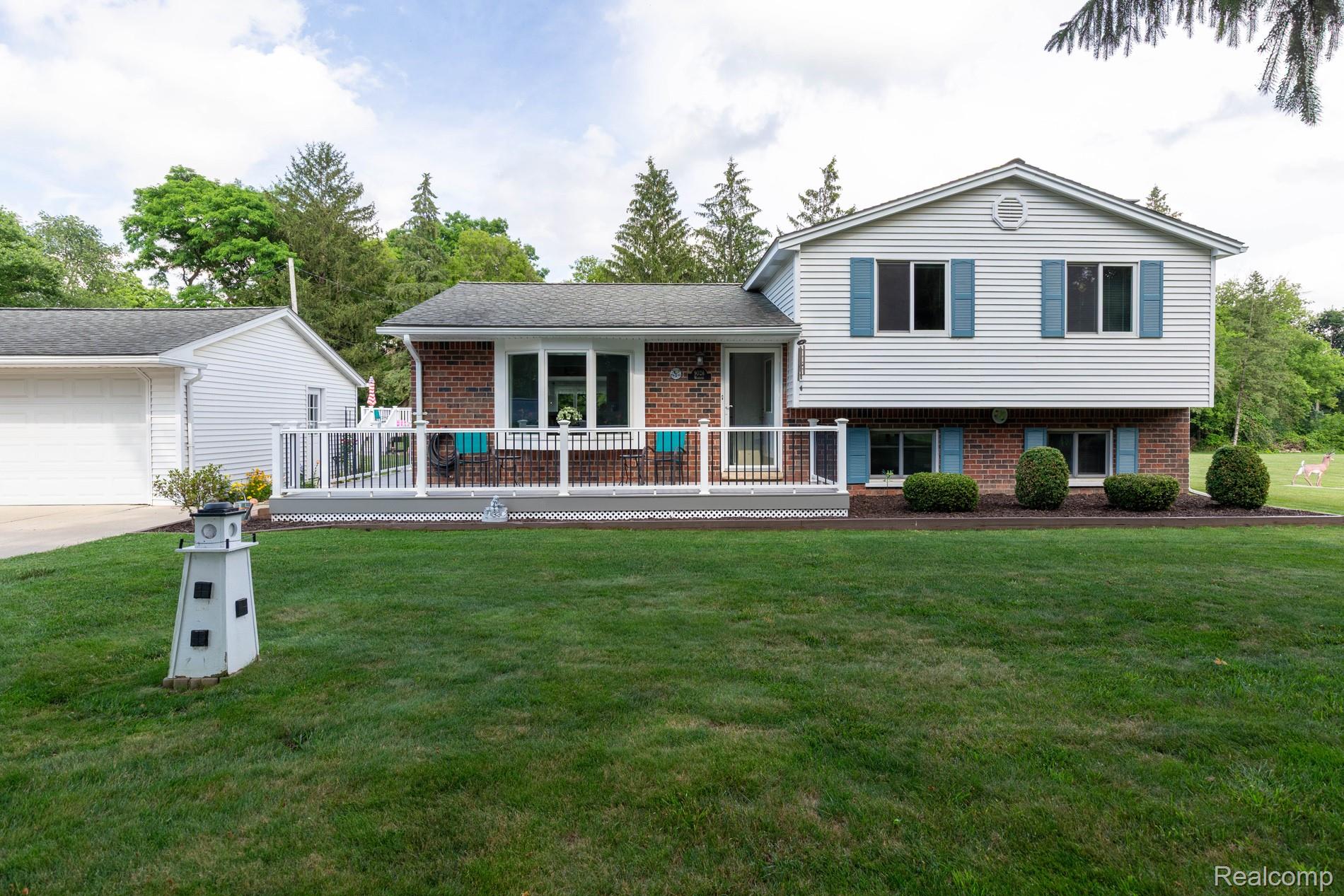 9026 Woodside Road