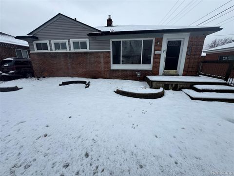 26301 Fernwood Street Roseville City MI 48066