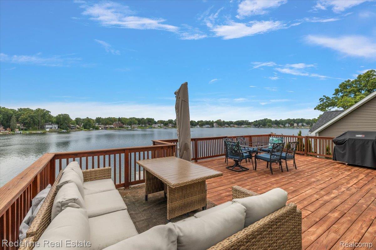 6186 Fonda Lake Drive