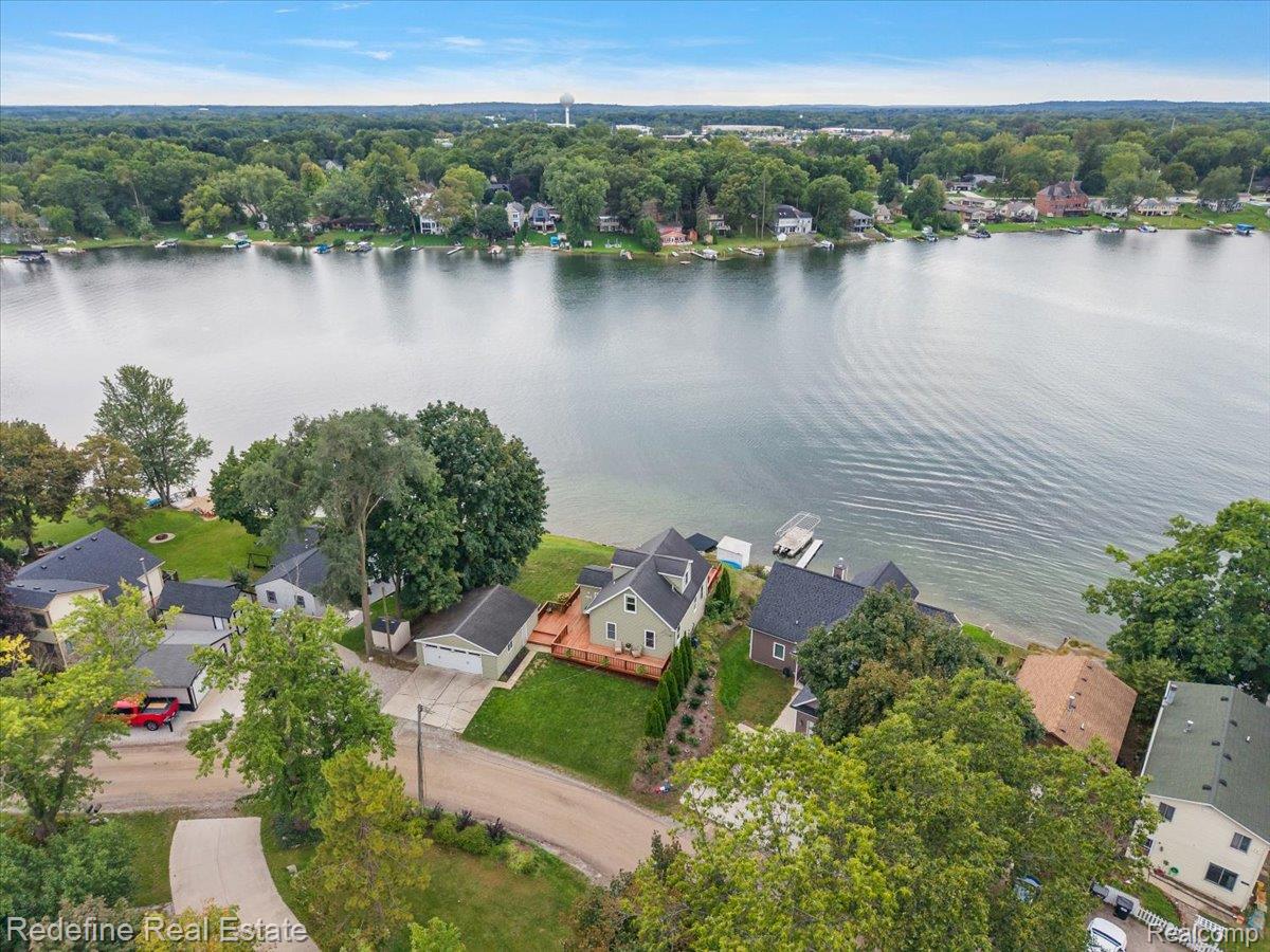 6186 Fonda Lake Drive