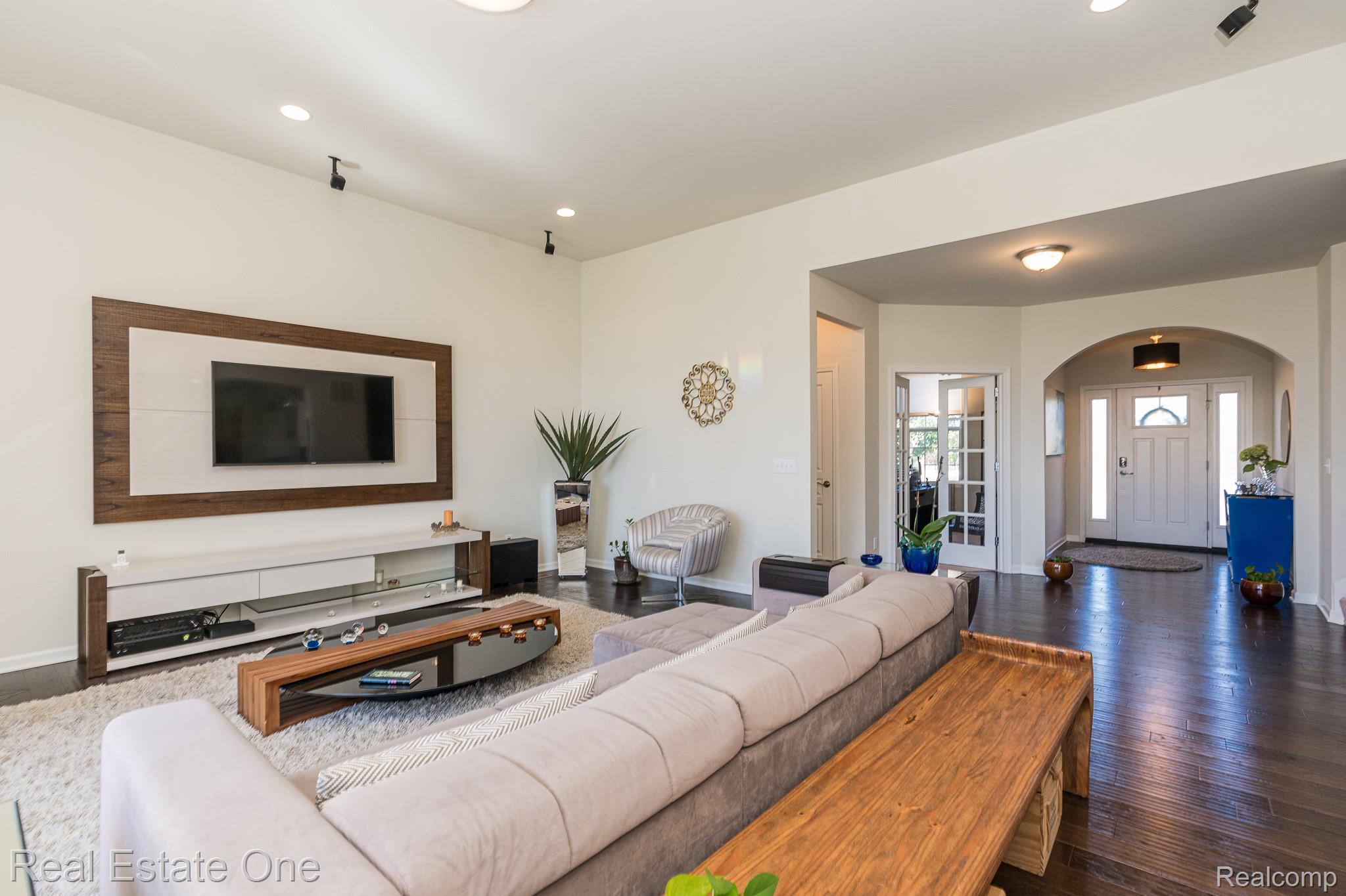 124 Oakland Crest Drive