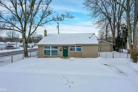 21425 Sunnyview Street Clinton Charter Township MI 48035