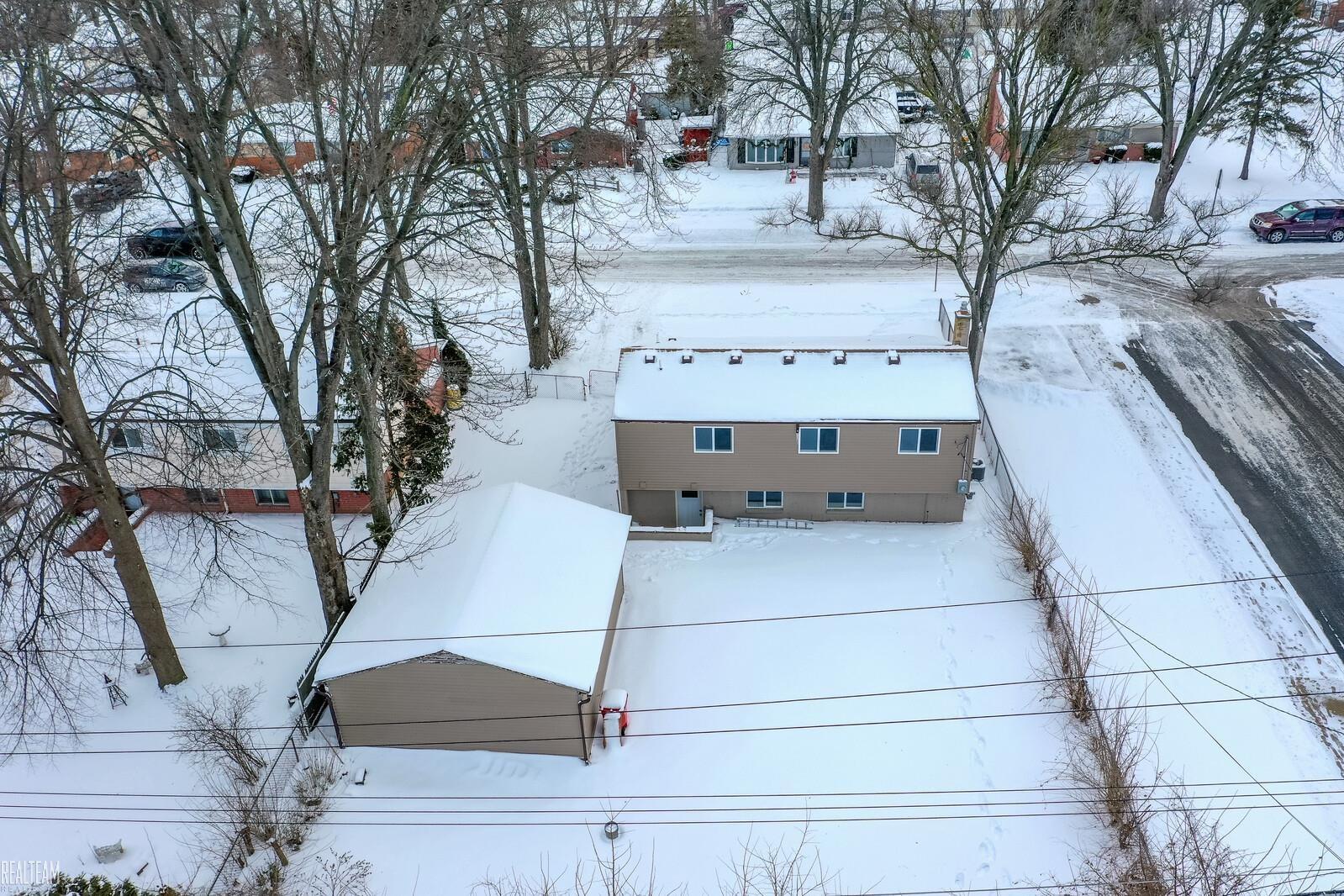 21425 Sunnyview Street