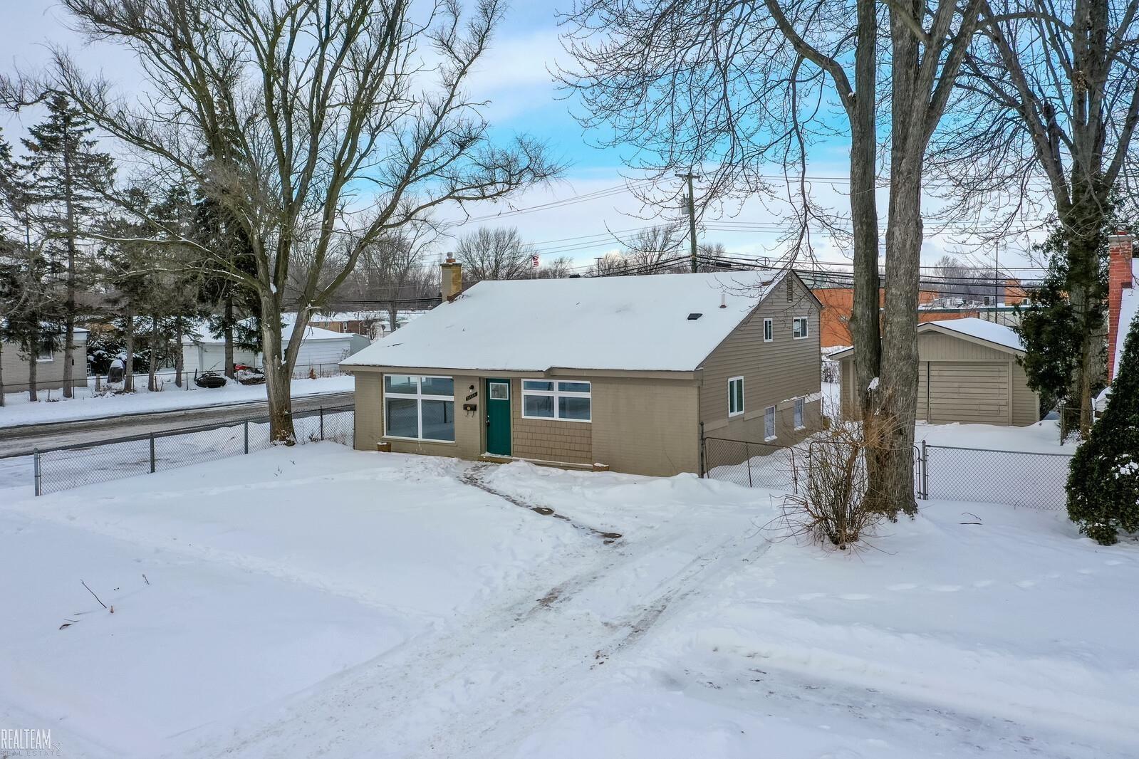 21425 Sunnyview Street