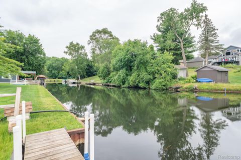 000 DRIBURG Commerce Charter Township MI 48390