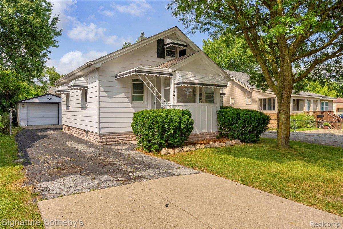 1221 E 13 Mile Road Road