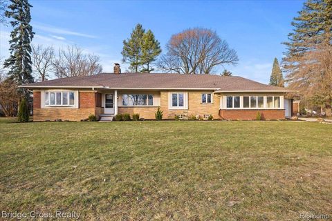 95 HILLSDALE Road Bloomfield Charter Township MI 48302
