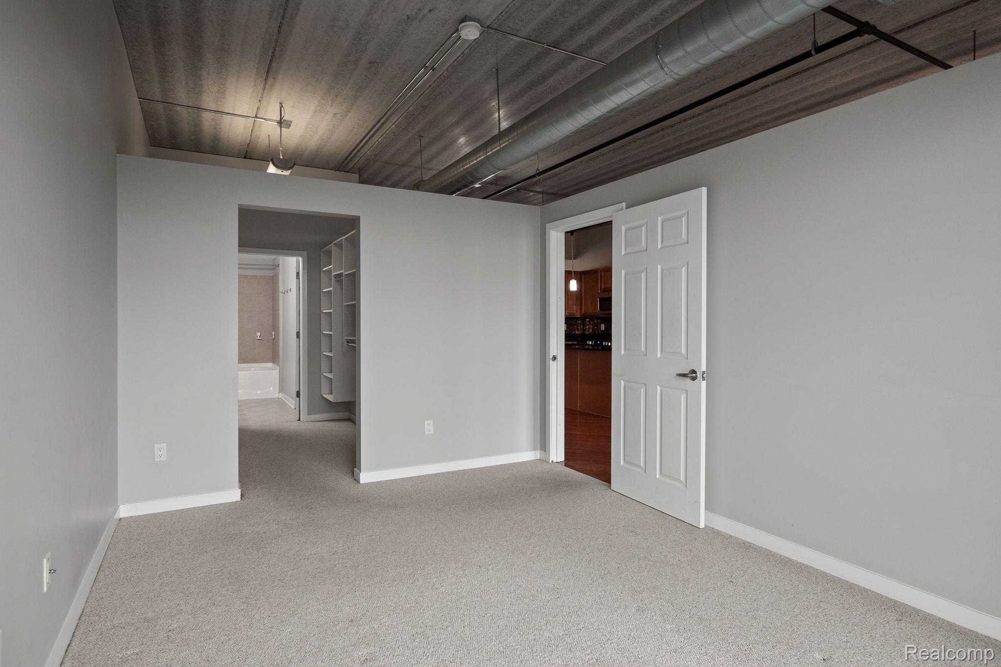 101 CURRY Avenue 610