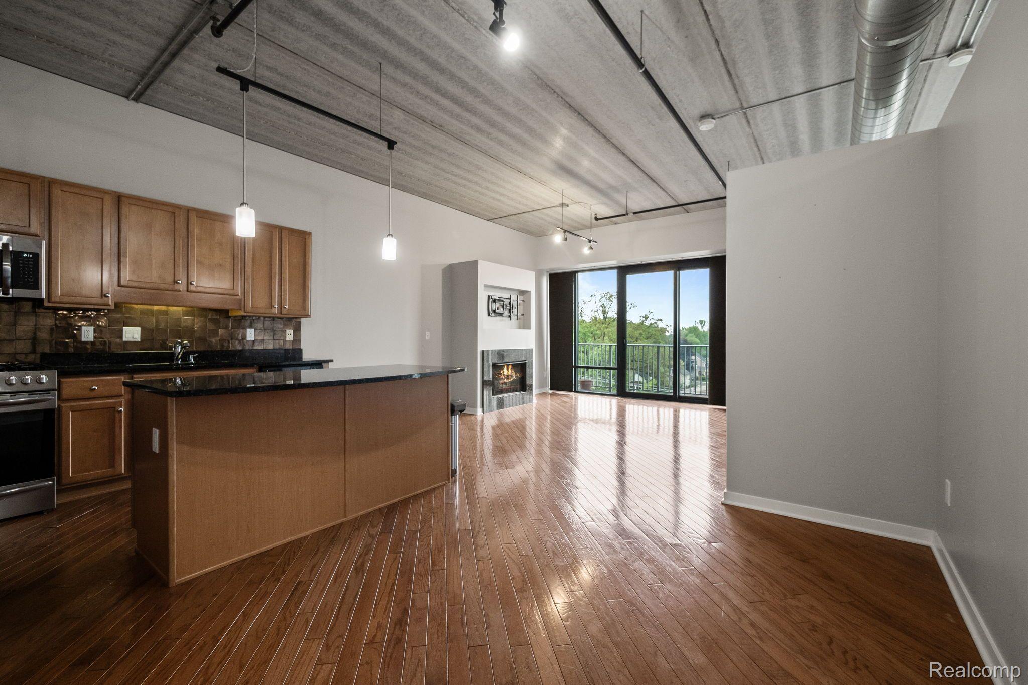 101 CURRY Avenue 610