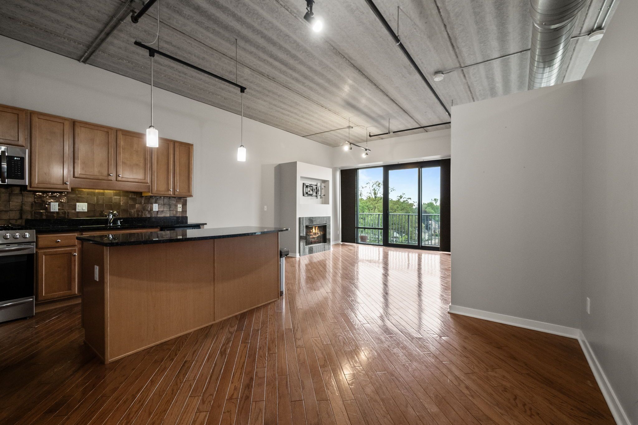 101 CURRY Avenue 610
