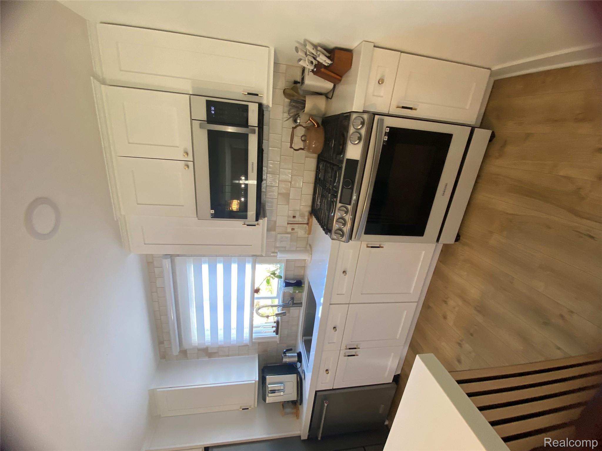 1411 Beatrice Street N