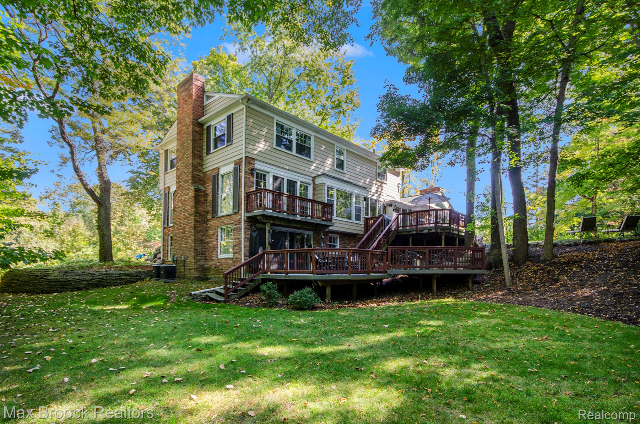 32533 Robinhood Drive