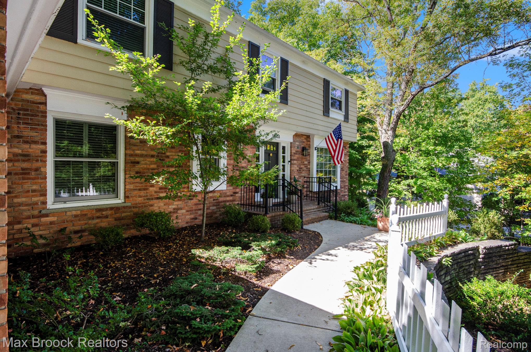 32533 Robinhood Drive