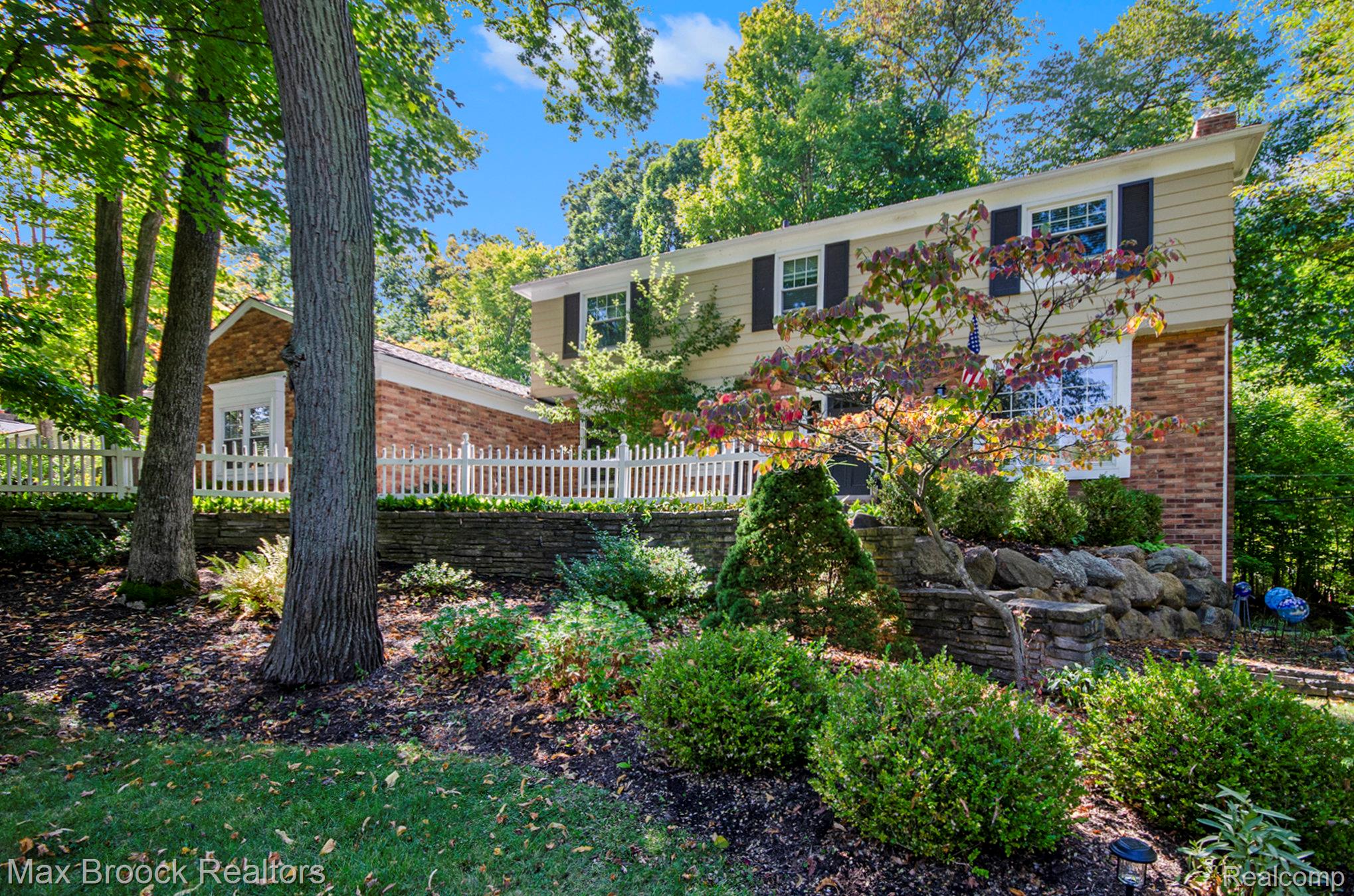 32533 Robinhood Drive