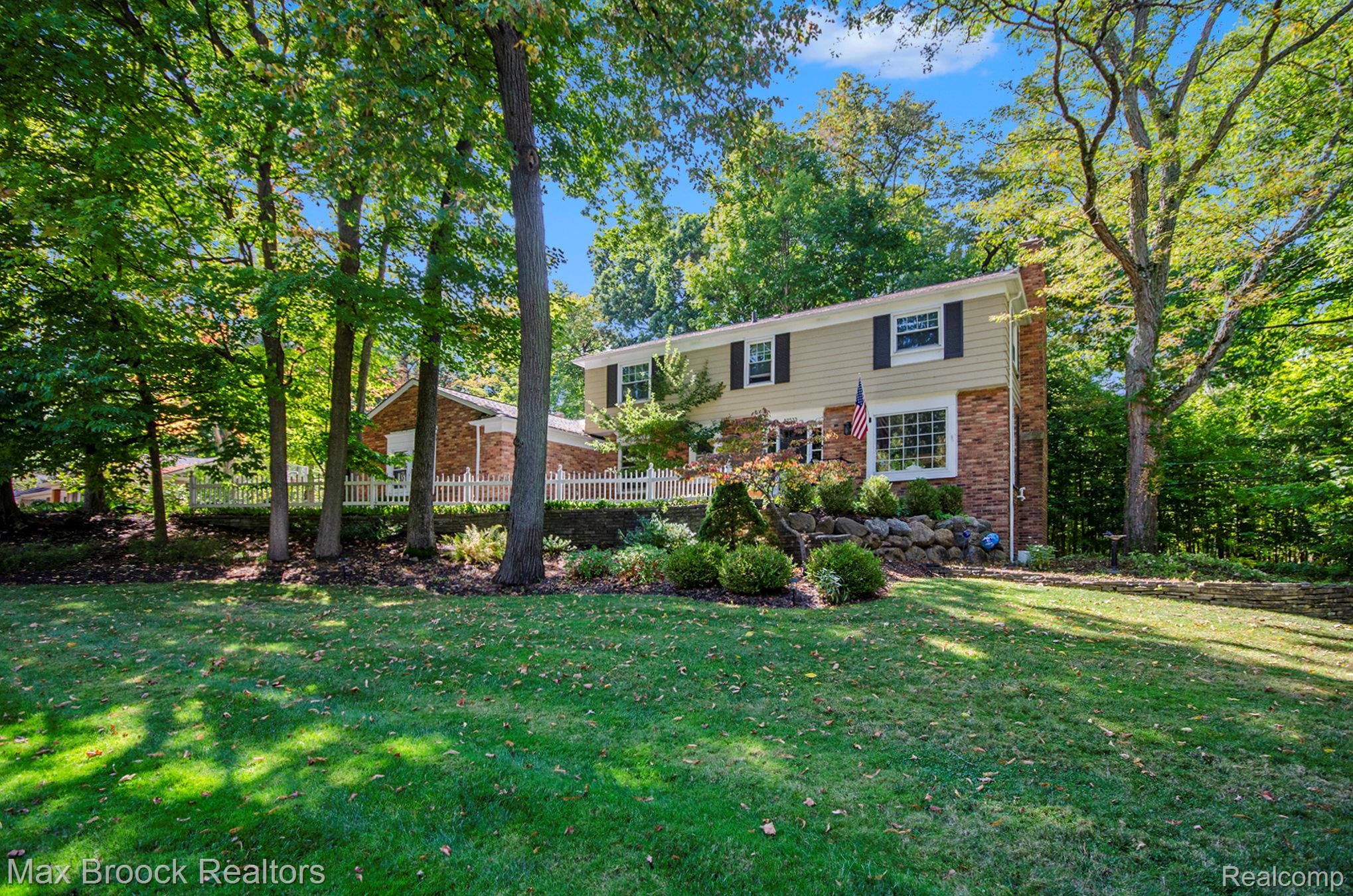 32533 Robinhood Drive