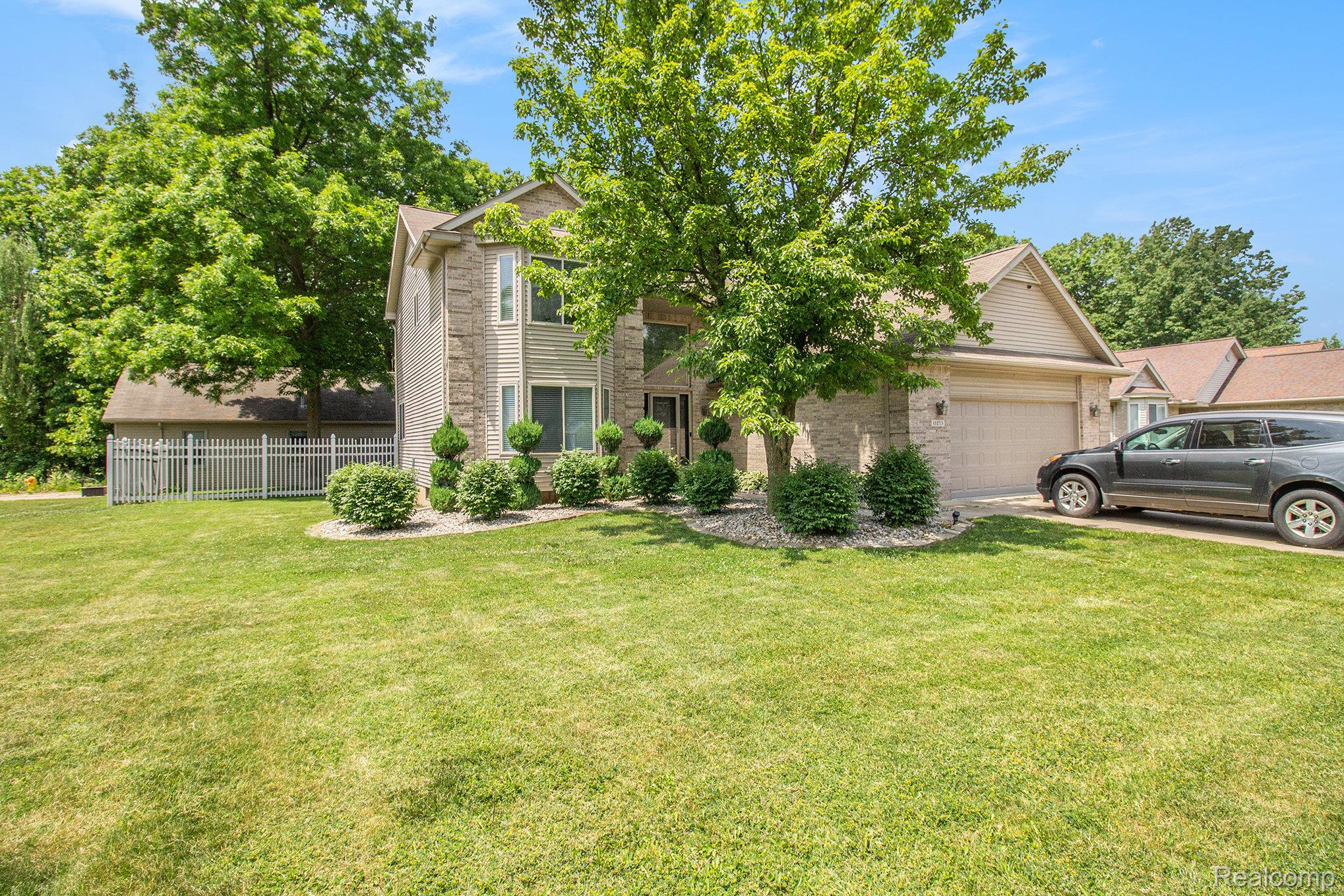11275 Grand Oaks Drive