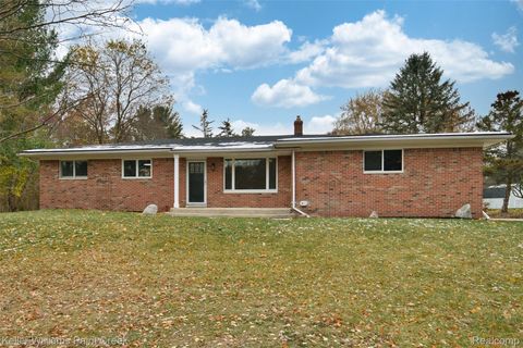 108 Menasha Trail Orion Charter Township MI 48362