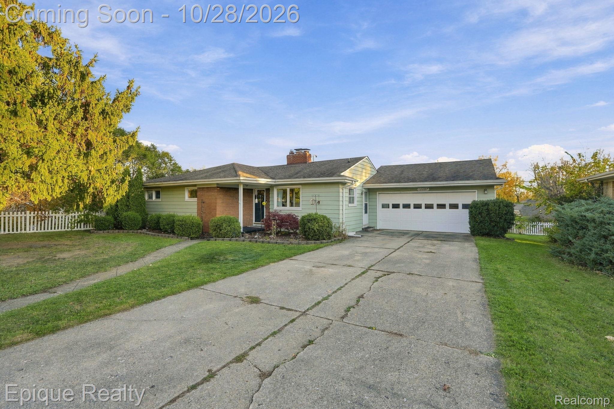 12407 Hillcrest Drive