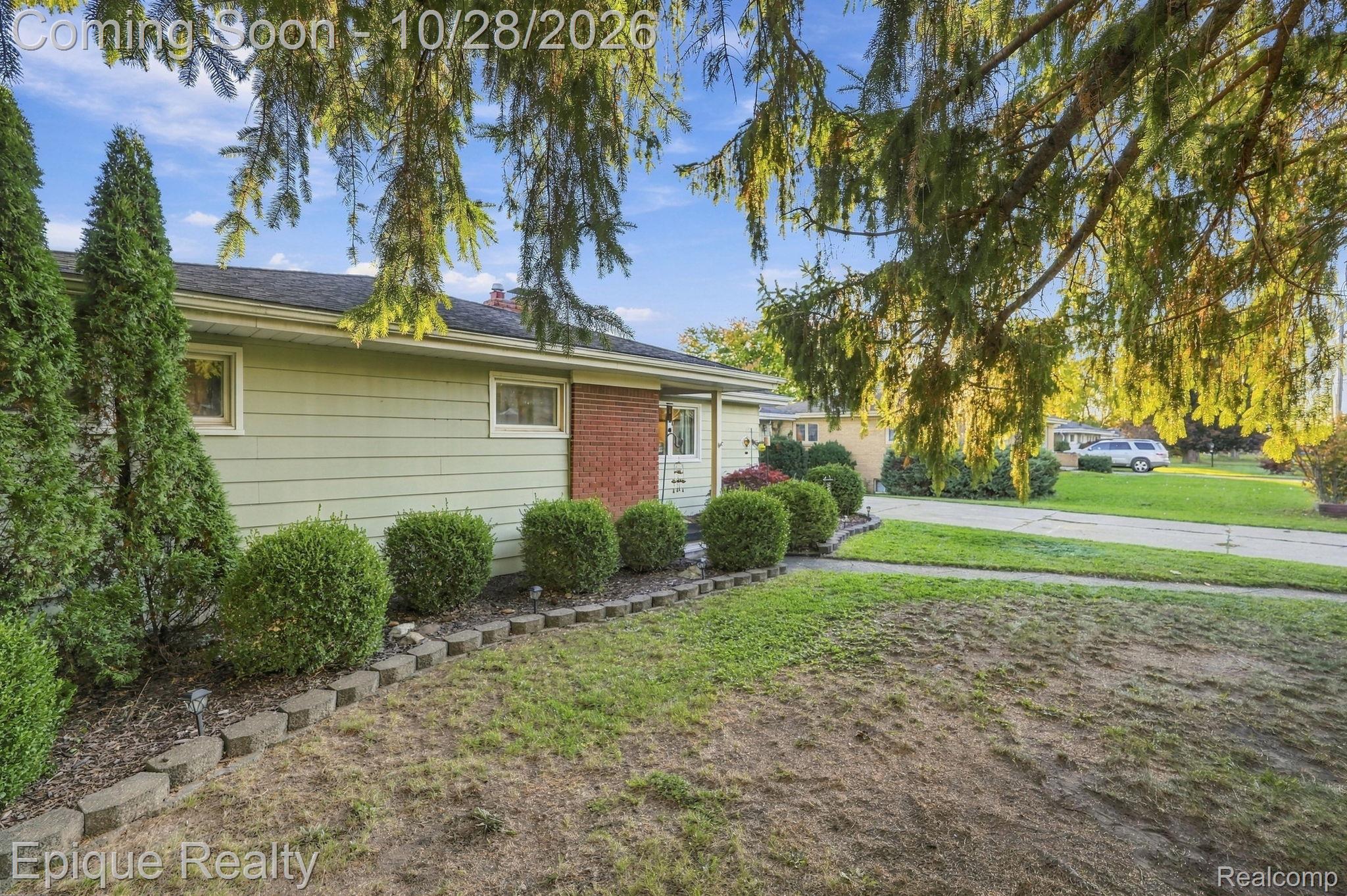 12407 Hillcrest Drive