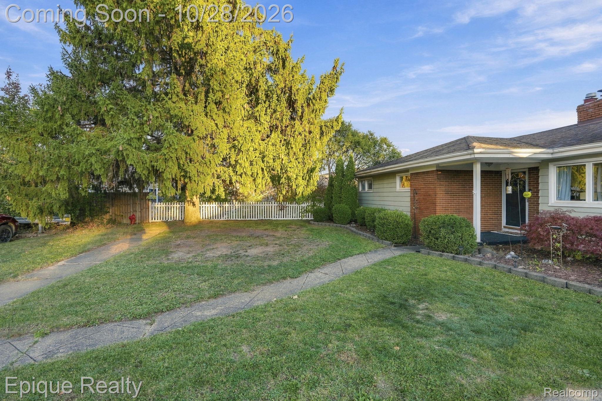 12407 Hillcrest Drive