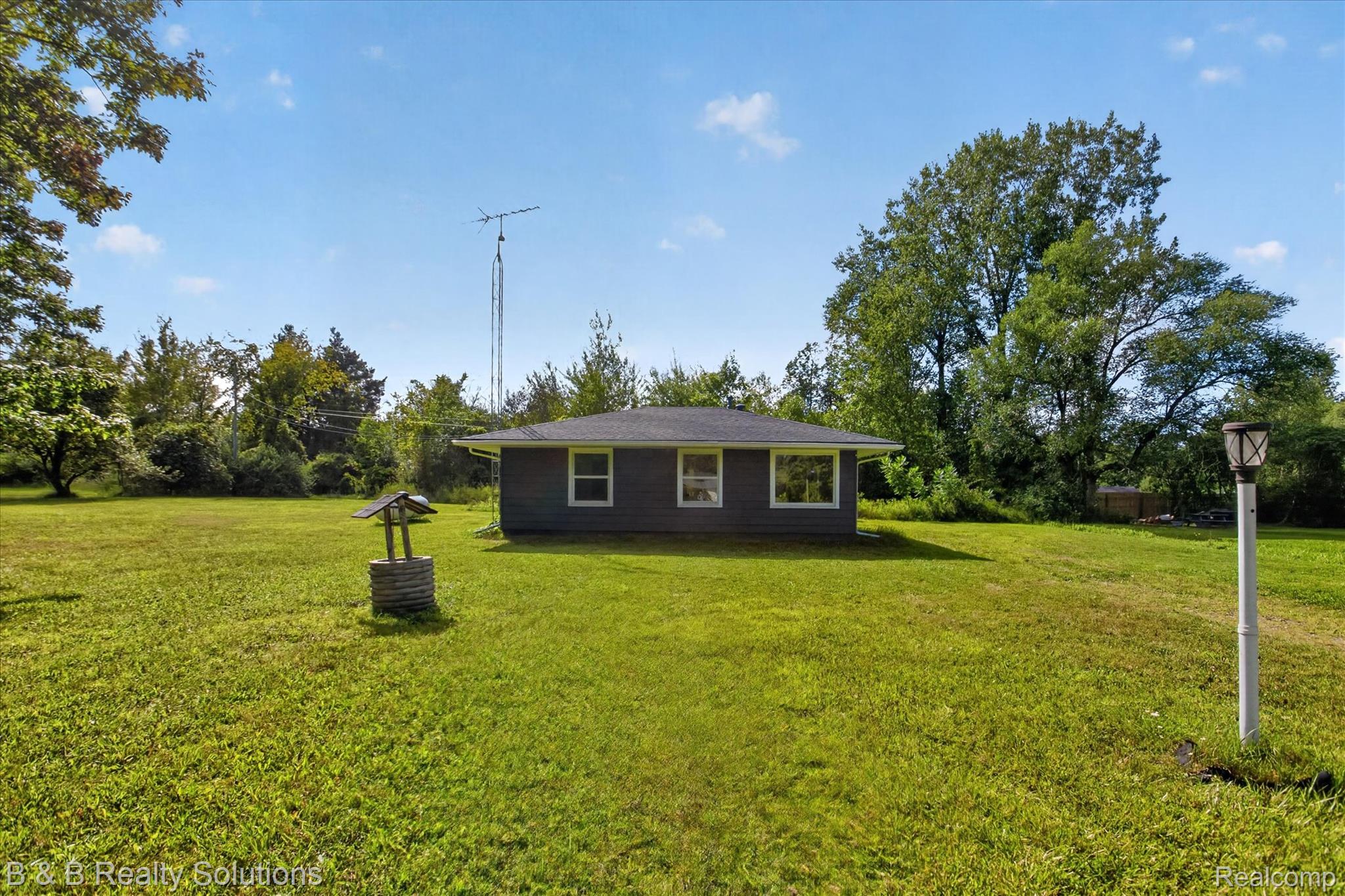 4644 Hillcrest Drive