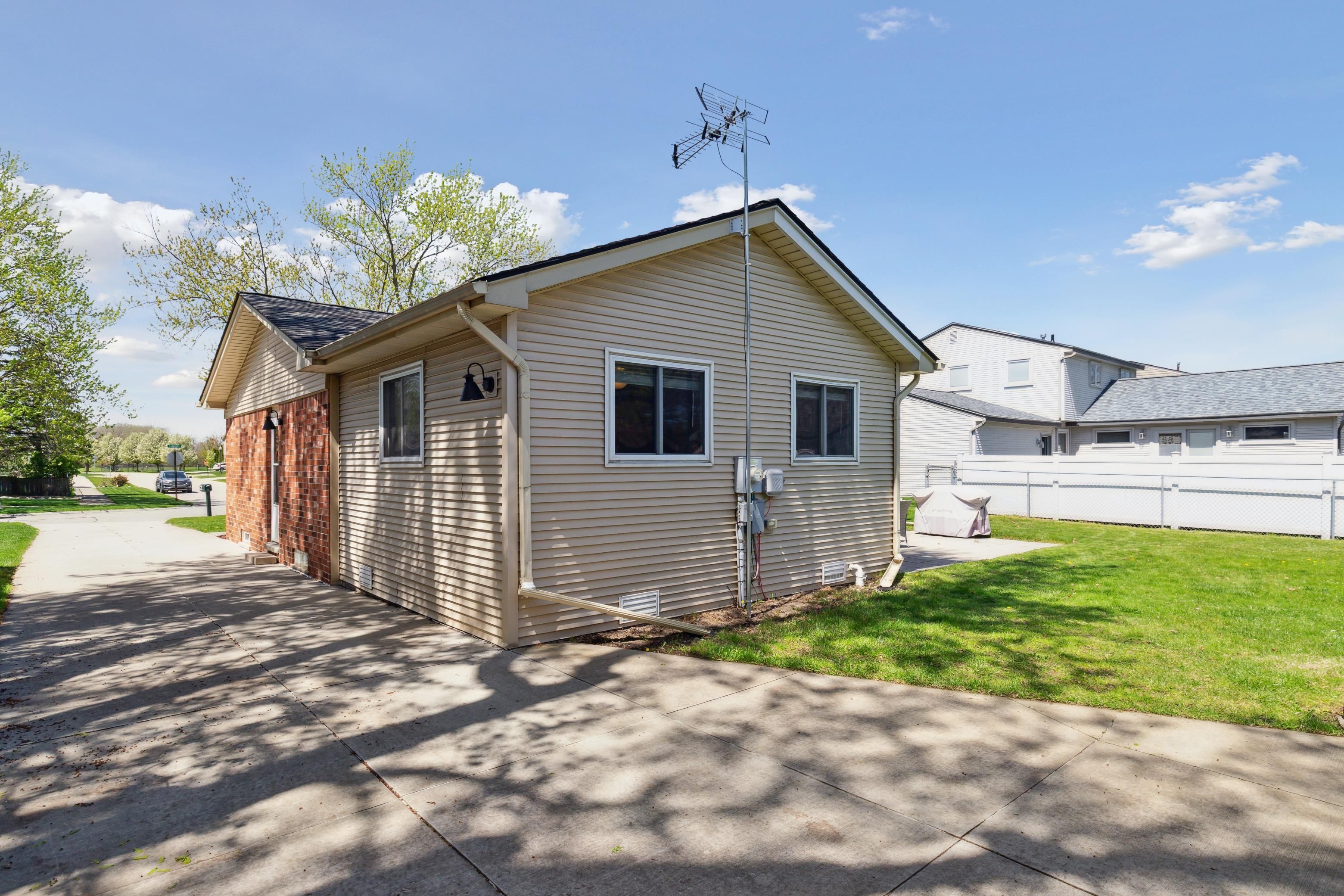 Flat Rock City Wayne, Michigan 48134, United States, 3 Bedrooms Bedrooms, ,1 BathroomBathrooms,Residential,Pending,123700