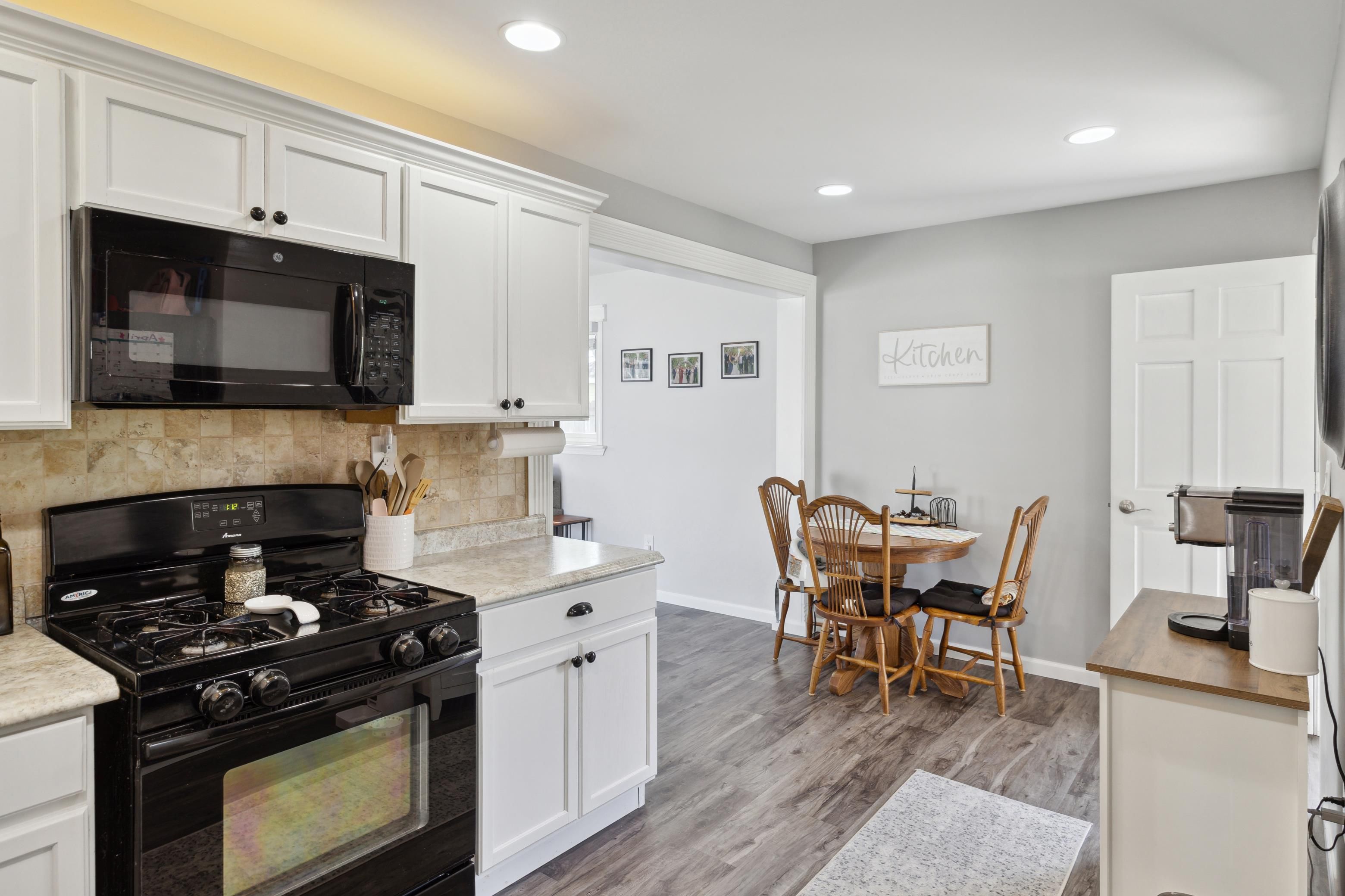 Flat Rock City Wayne, Michigan 48134, United States, 3 Bedrooms Bedrooms, ,1 BathroomBathrooms,Residential,Pending,123700