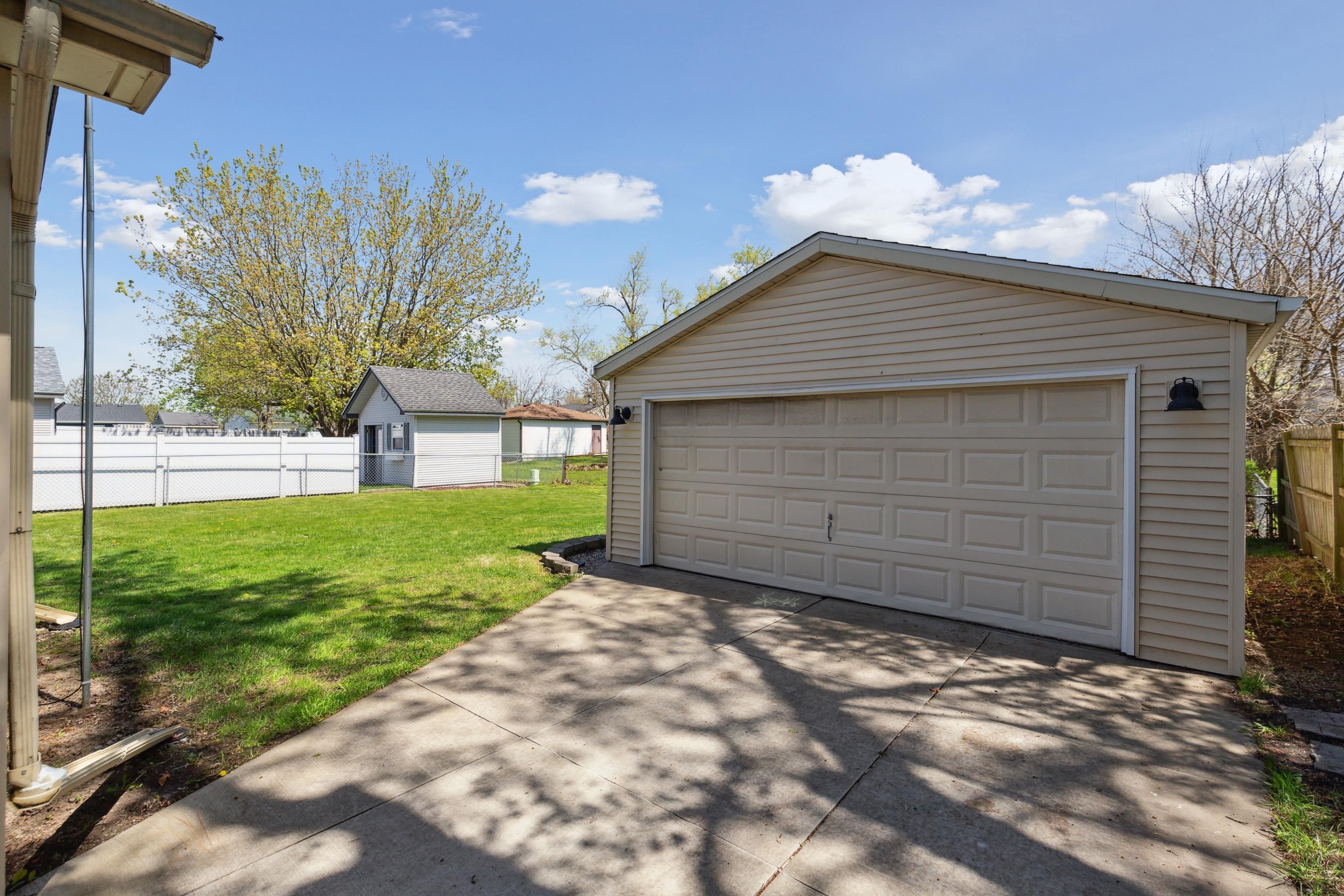 Flat Rock City Wayne, Michigan 48134, United States, 3 Bedrooms Bedrooms, ,1 BathroomBathrooms,Residential,Pending,123700