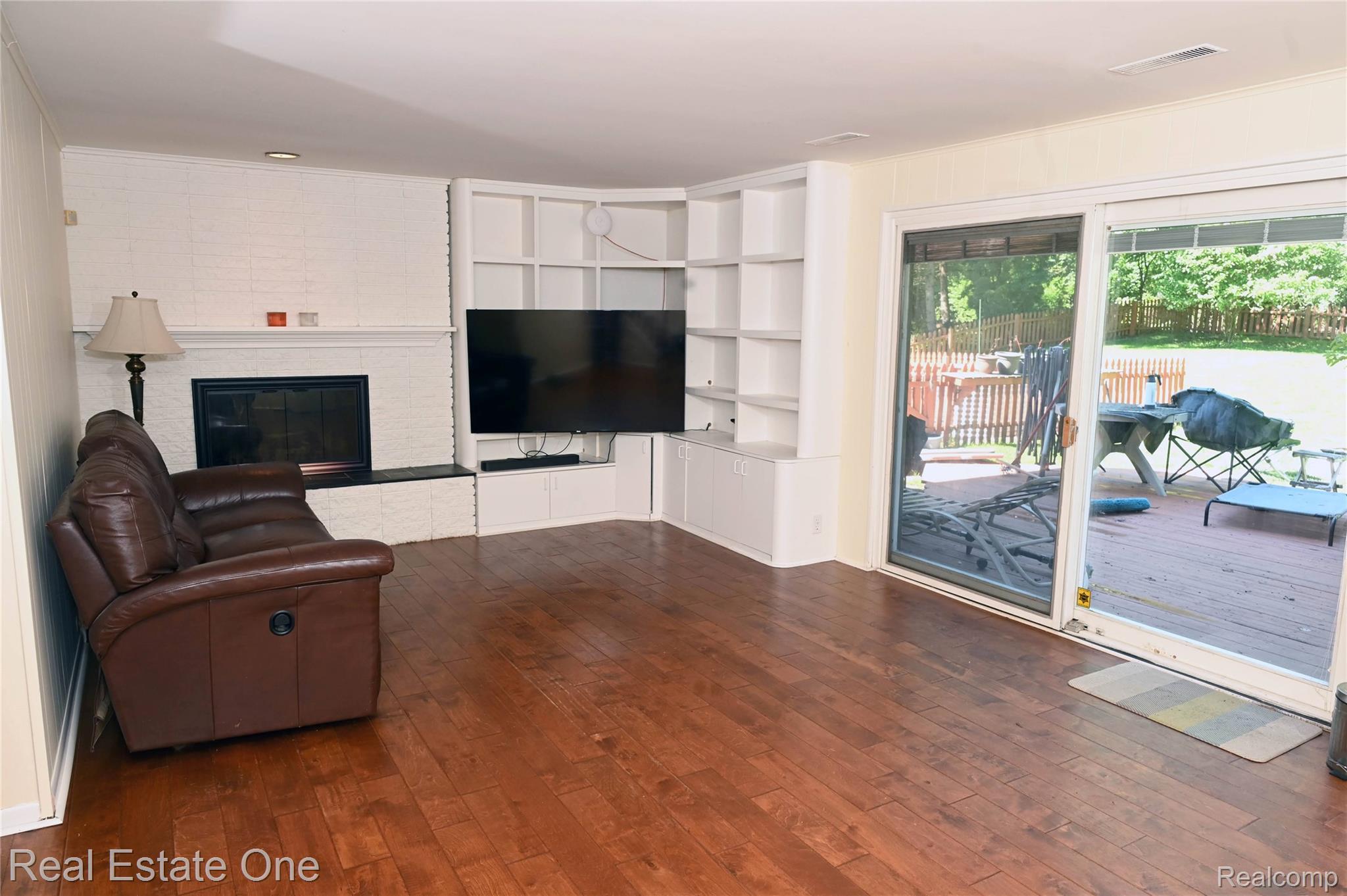 5382 Van Ness Drive