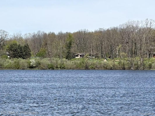 OAK LEAF LN, HOWELL, MI 48855 - Image f6cd1052cdfd3346fc608a5c5c3ed3a4/332932265
