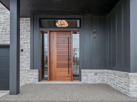 1220 N Pine Street Rochester City MI 48307