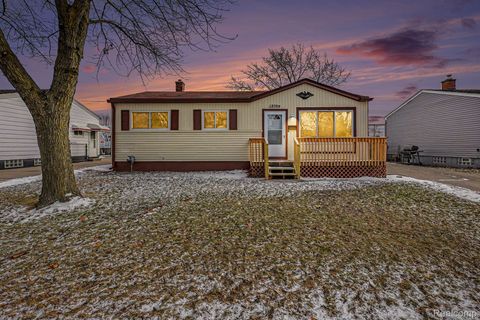 13704 Sherman Avenue Warren City MI 48089