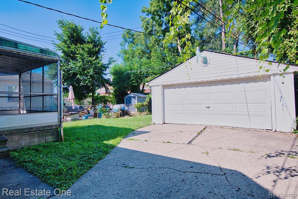 8035 PINEHURST Street