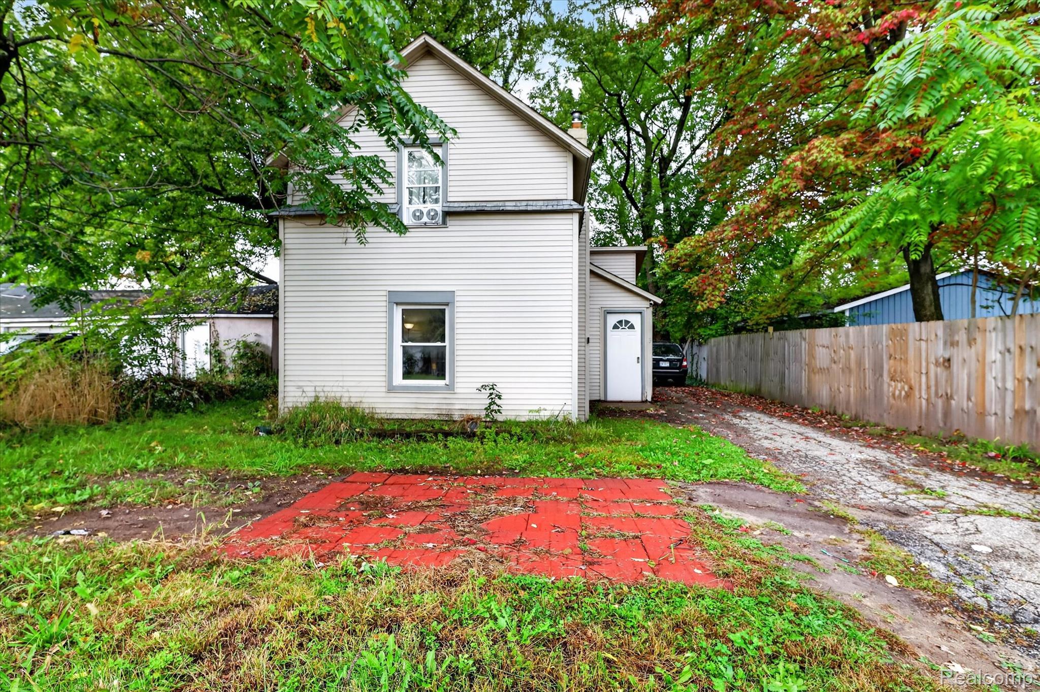 1813 Center Street