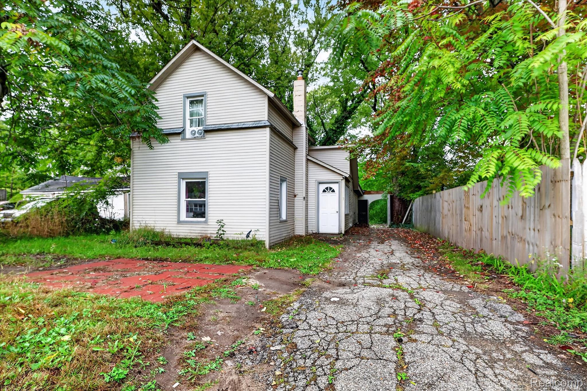 1813 Center Street